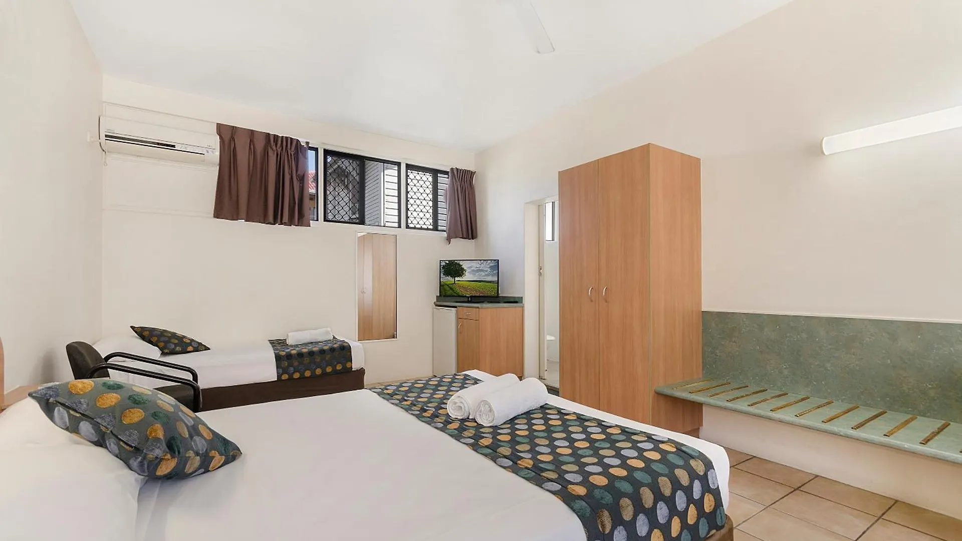 Beach House Motel Townsville
