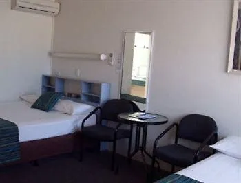 Beach House Motel Townsville 3*,
