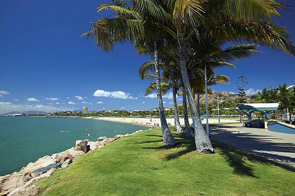 ***  Beach House Motel Townsville Australia