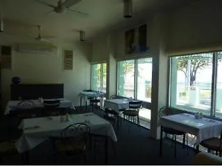 Beach House Motel Townsville