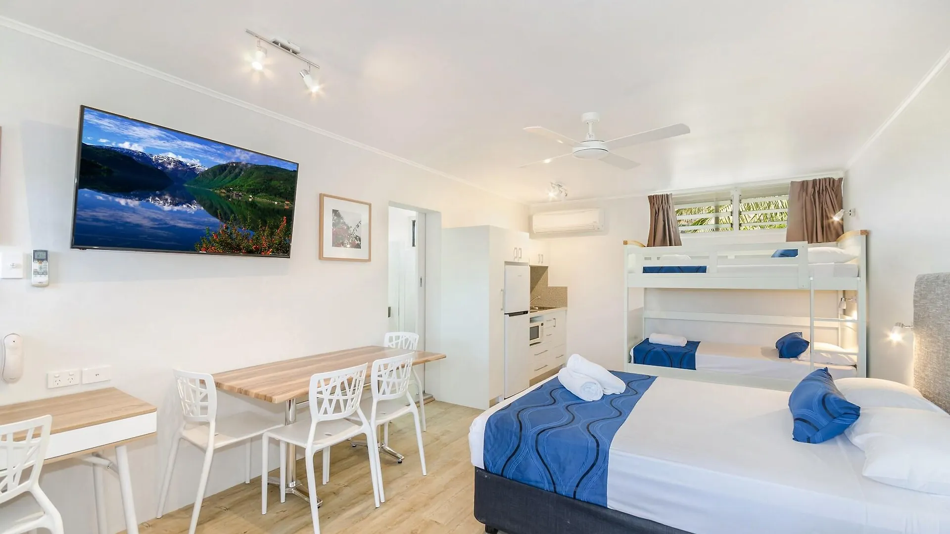 ***  Beach House Motel Townsville Australia