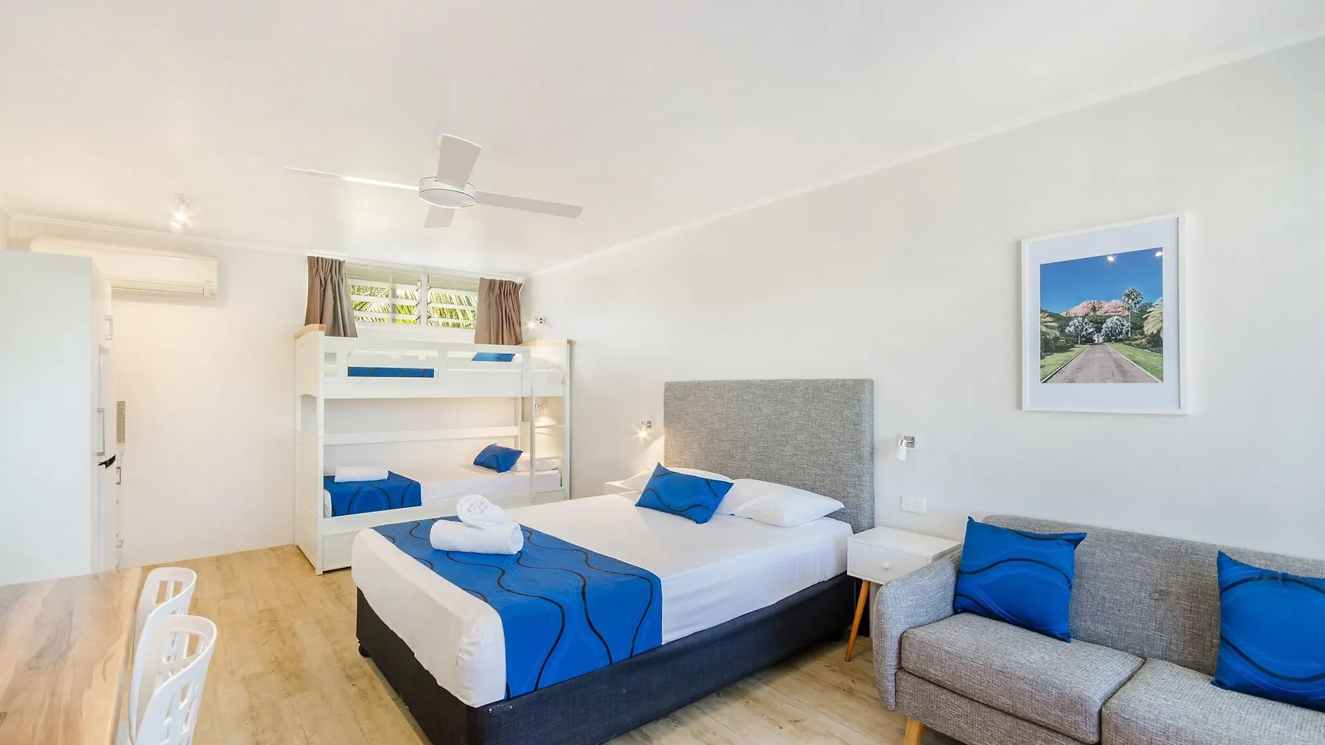 Beach House Motel Townsville 3*,  Australia
