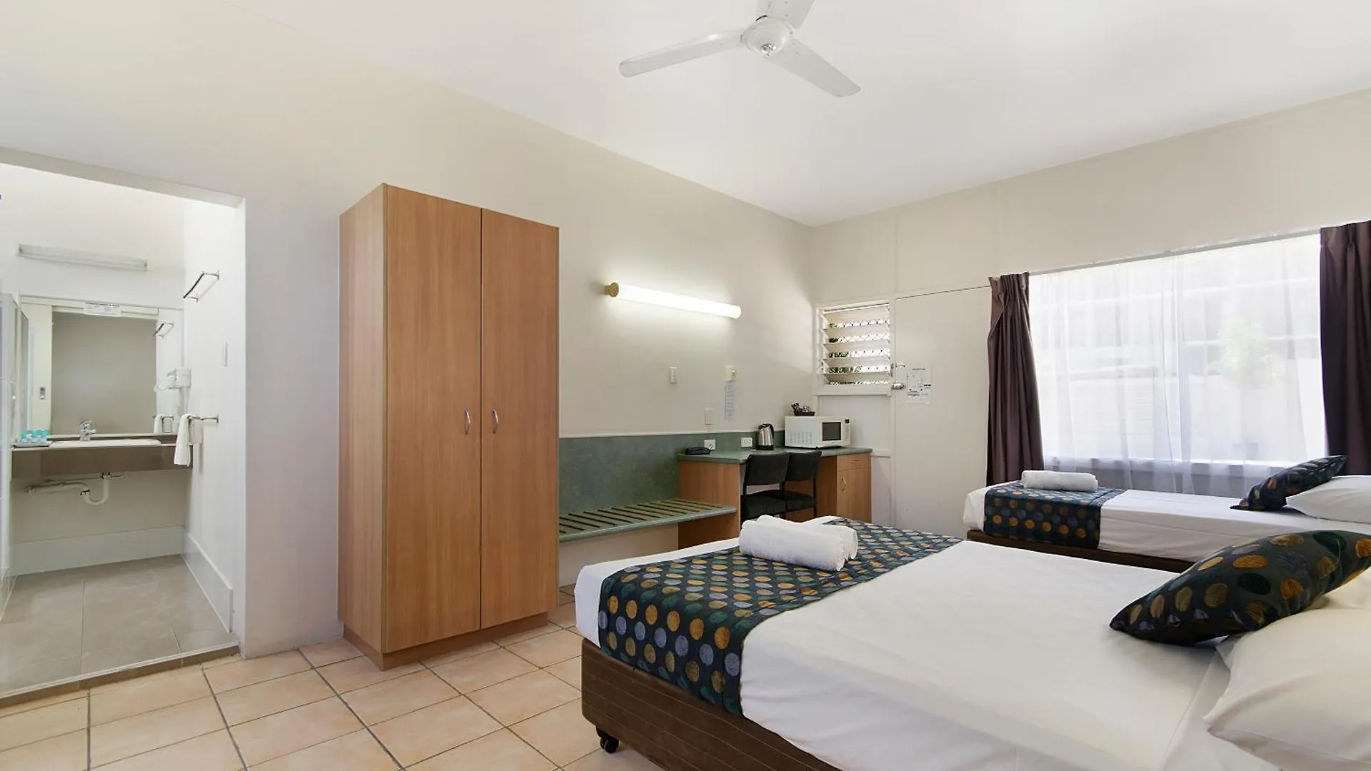 Beach House Motel Townsville