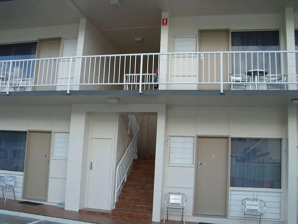 Beach House Motel Townsville 3*,