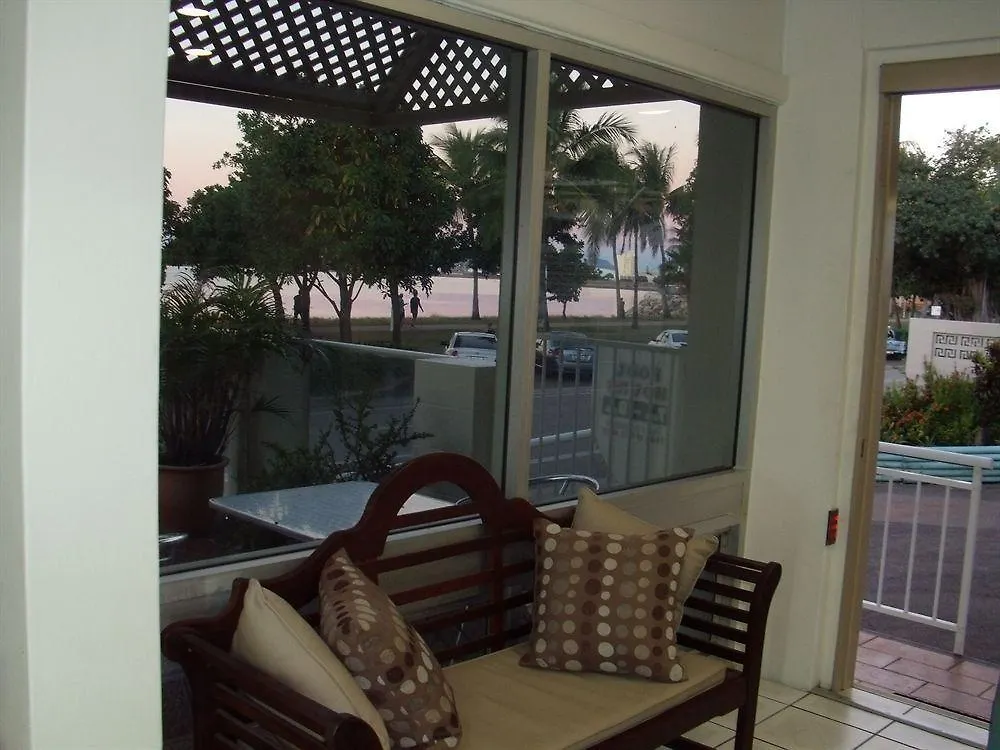Beach House Motel Townsville