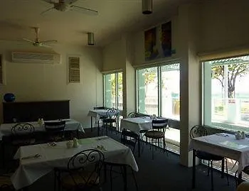 Beach House Motel Townsville
