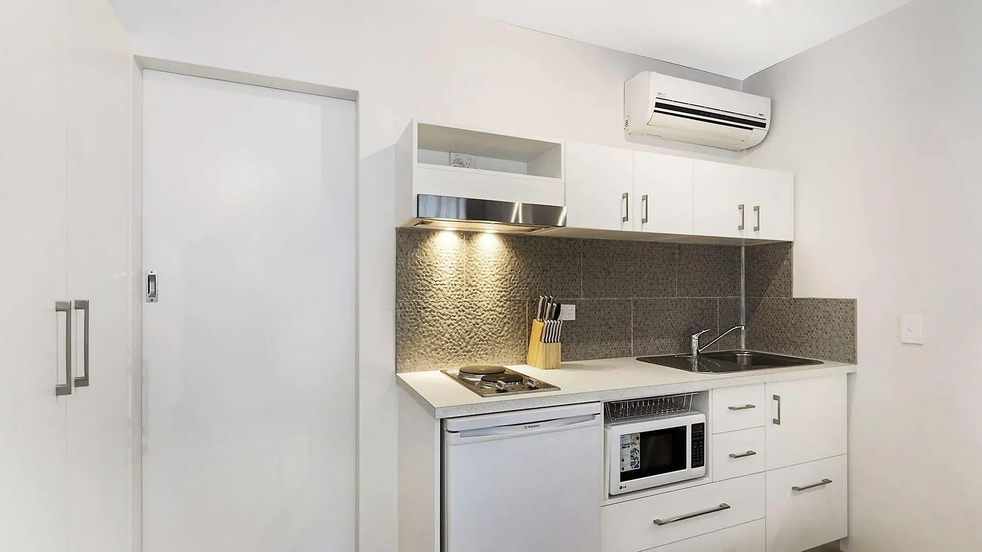 Beach House Motel Townsville