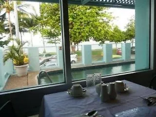Beach House Motel 타운즈빌 3*,